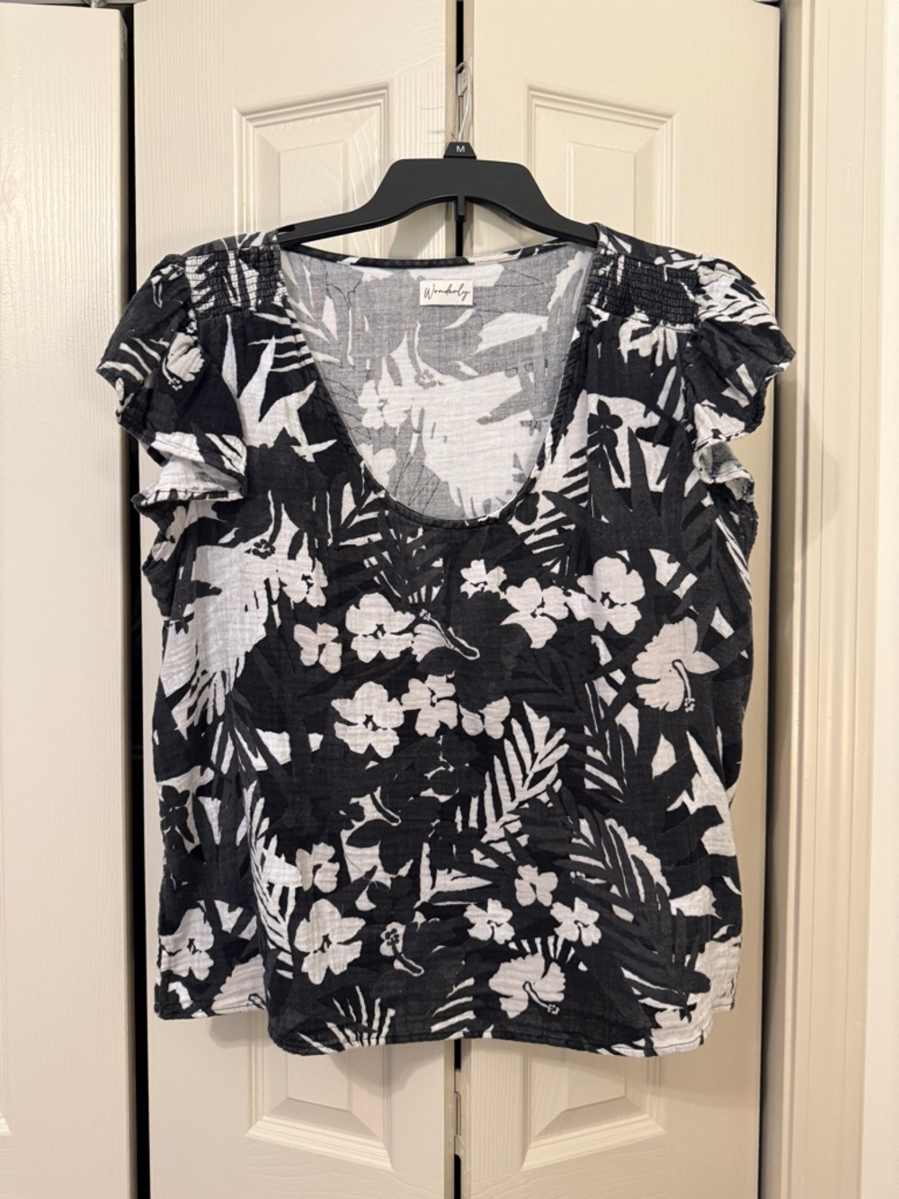 Wonderly Black & White Floral Scoop Neck Flutter Sleeve Top
